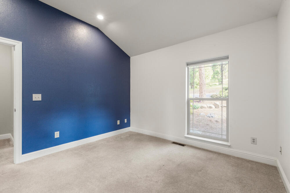 11756 Merganser Road Klamath Falls, OR 97601 - Photo 44 of 73 Bedroom #3 Main Level