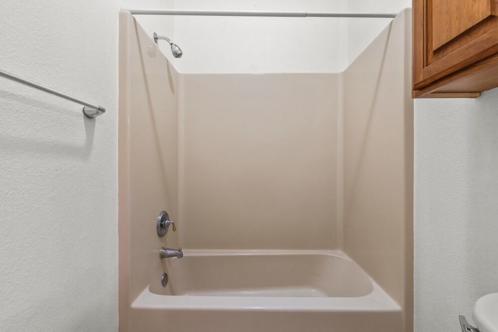 11756 Merganser Road Klamath Falls, OR 97601 - Photo 47 of 73 Full Bath #2