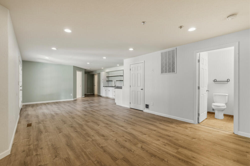 11756 Merganser Road Klamath Falls, OR 97601 - Photo 57 of 73 Bedrooms at Each End