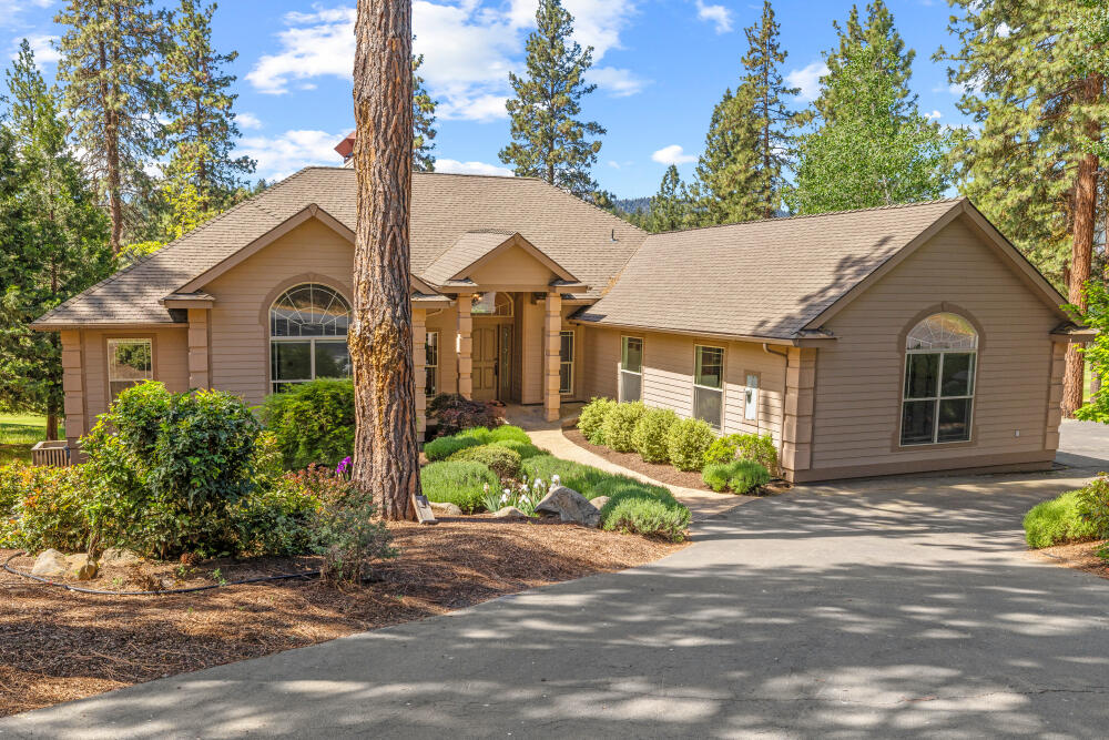 11756 Merganser Road Klamath Falls, OR 97601 - Photo 72 of 73 a front view of a house with a yard and potted plants