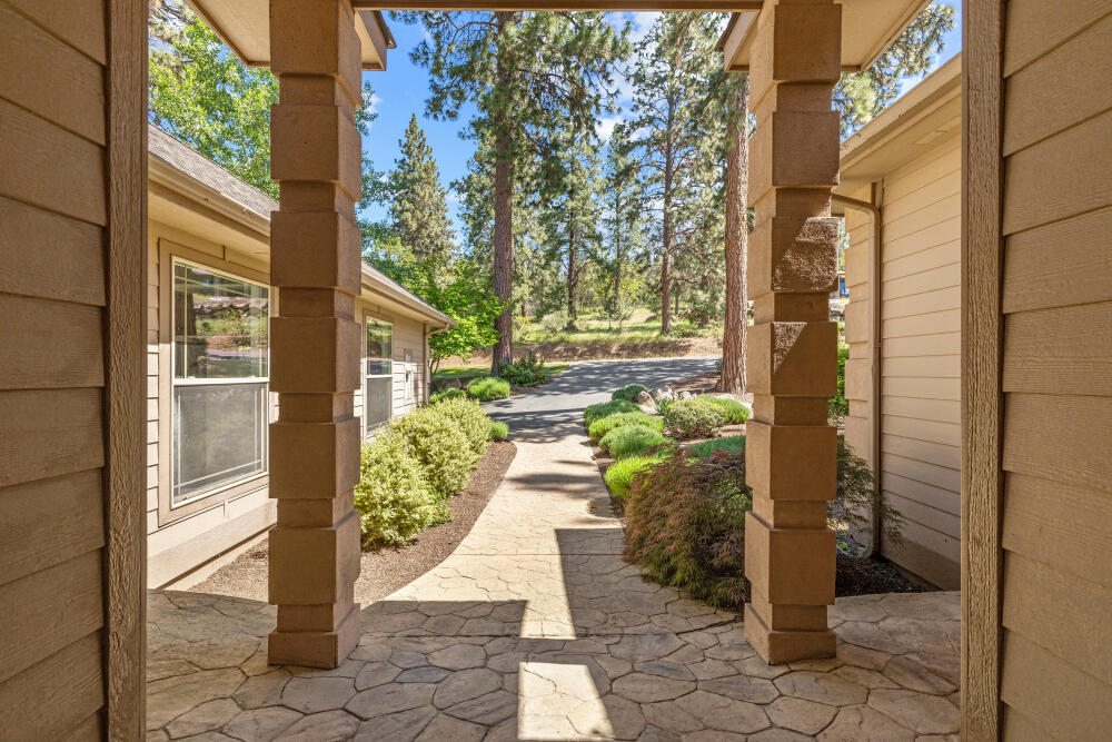 11756 Merganser Road Klamath Falls, OR 97601 - Photo 8 of 73 From Front Door