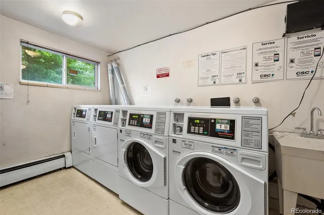 a view of kitchen with washer and dryer