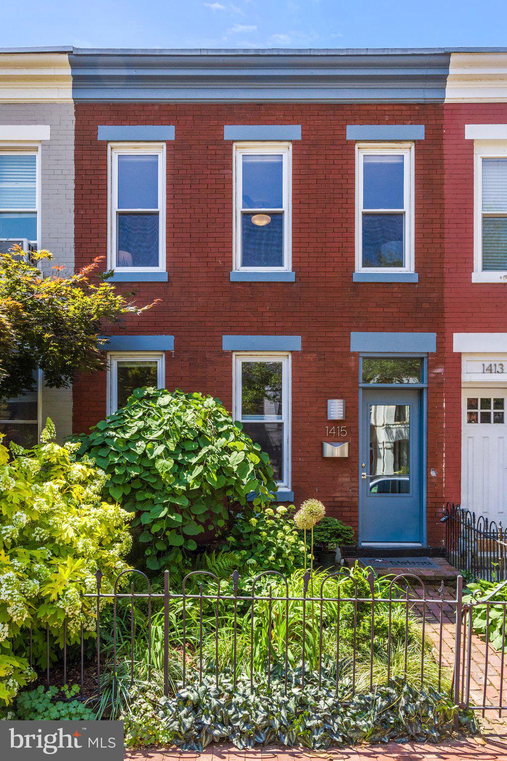 1415 E Street Southeast Washington, DC 20003 - Photo 3 of 32 Pristine flat front