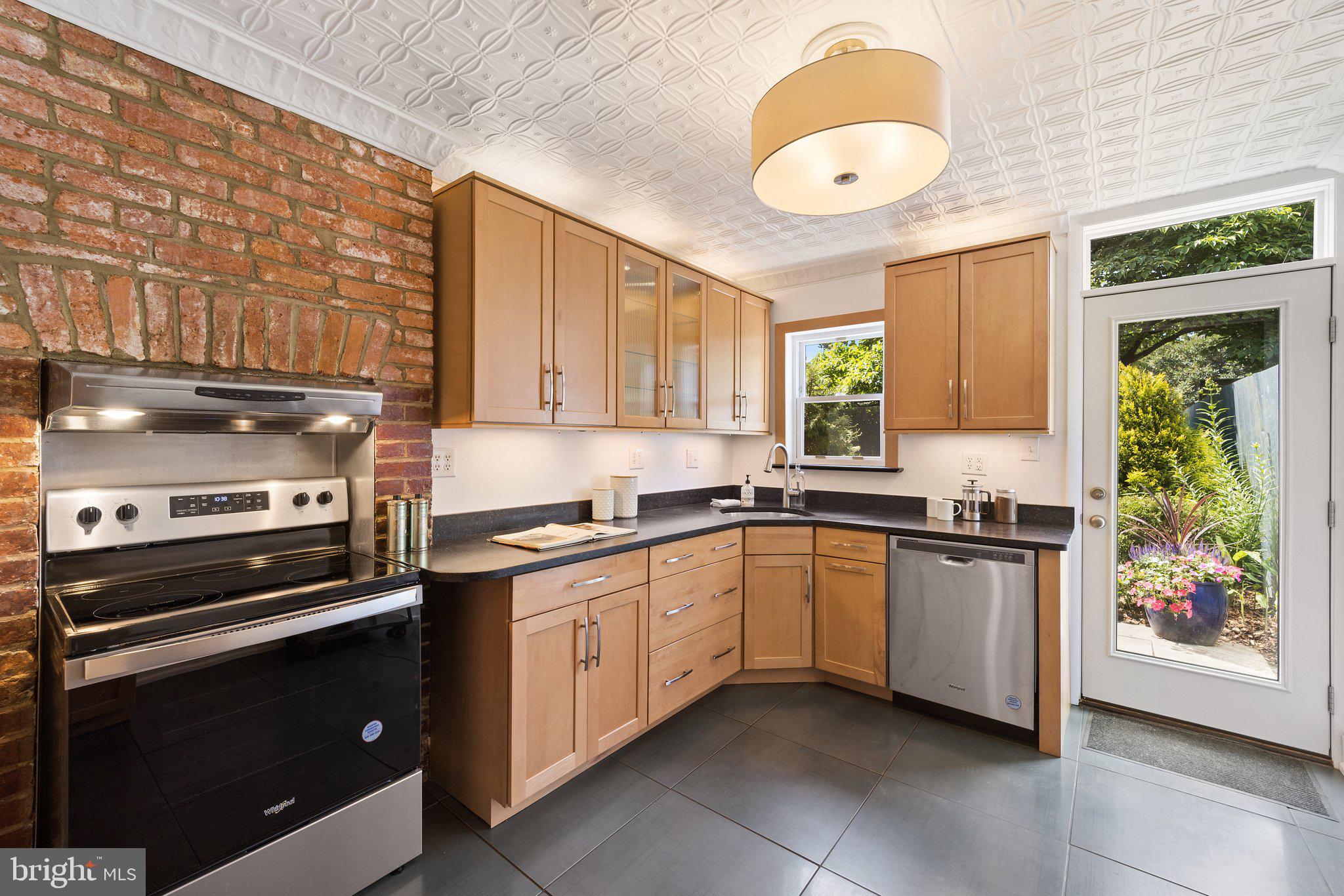 1415 E Street Southeast Washington, DC 20003 - Photo 10 of 32 Kitchen