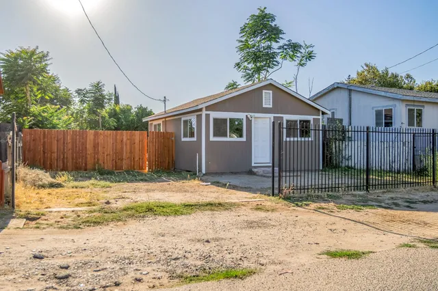 $259,999 | 1415 Avondale Avenue, Modesto, CA 95358