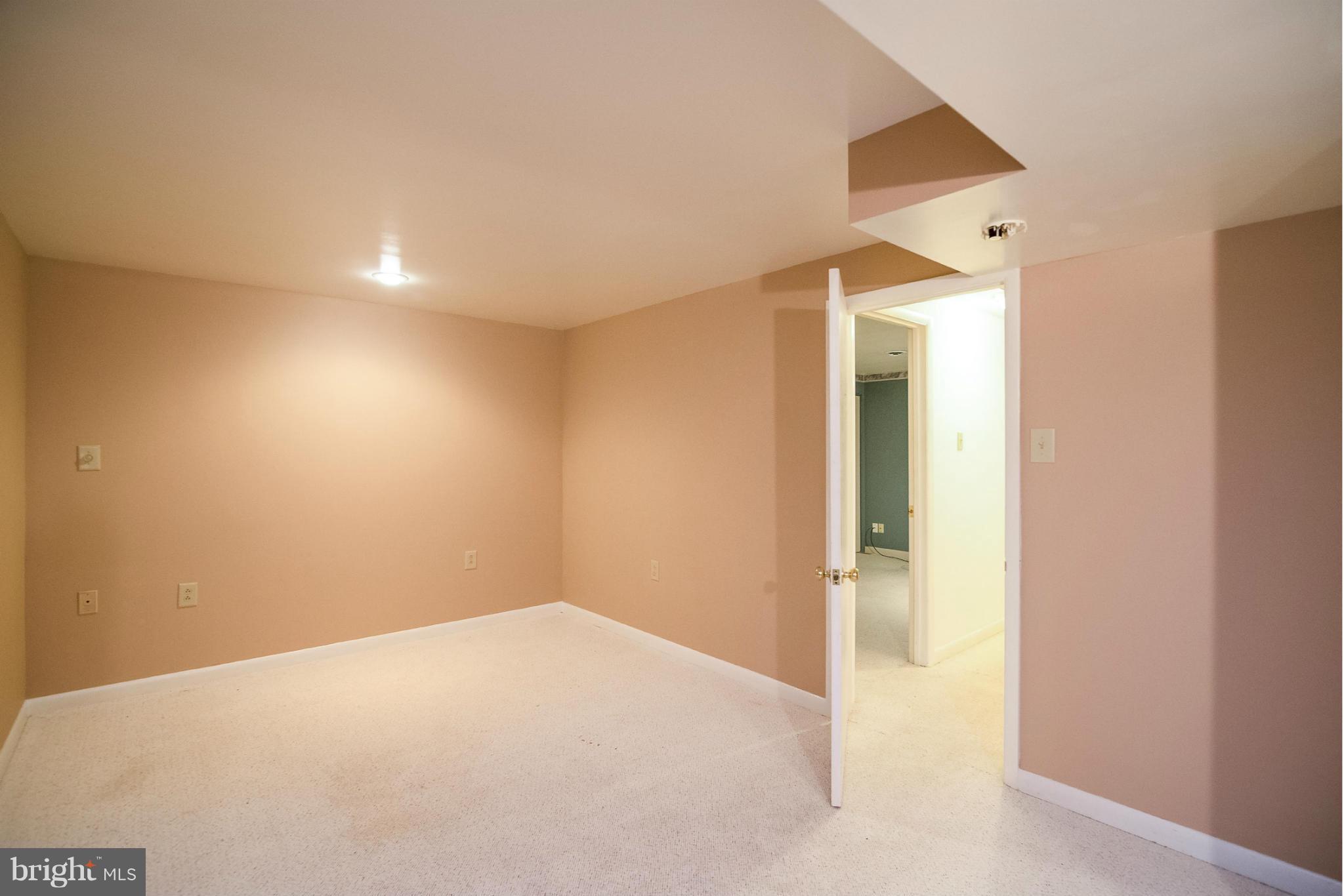 4132 Rinehart Road Westminster, MD 21158 - Photo 17 of 27 LL den