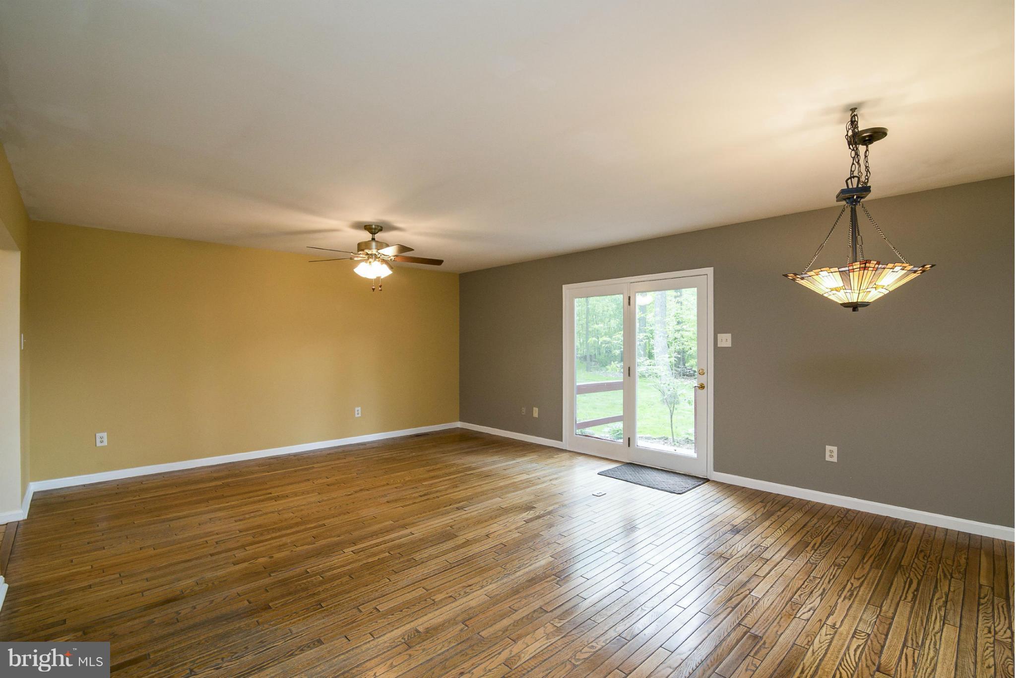 4132 Rinehart Road Westminster, MD 21158 - Photo 4 of 27 Living Room/dining combo