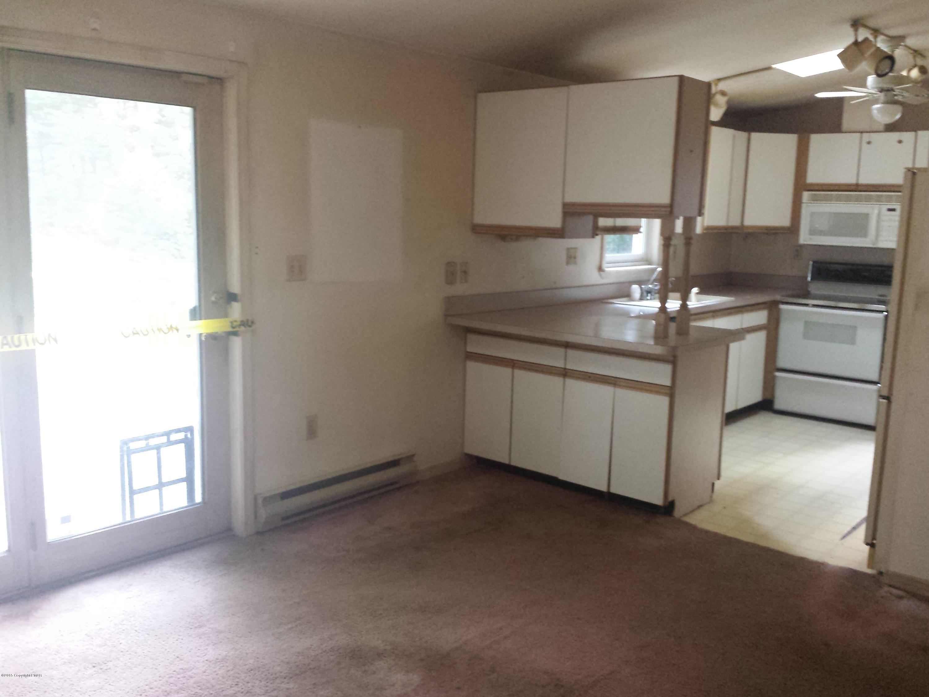 2 Pocono Heights Road Tobyhanna, PA 18466 - Photo 2 of 9 Dining area and kitchen