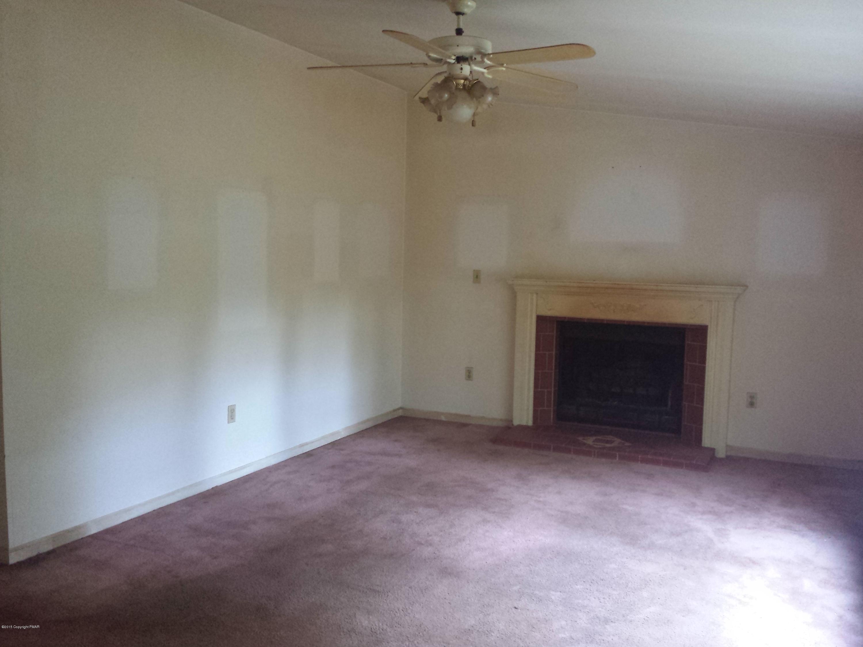 2 Pocono Heights Road Tobyhanna, PA 18466 - Photo 4 of 9 living room