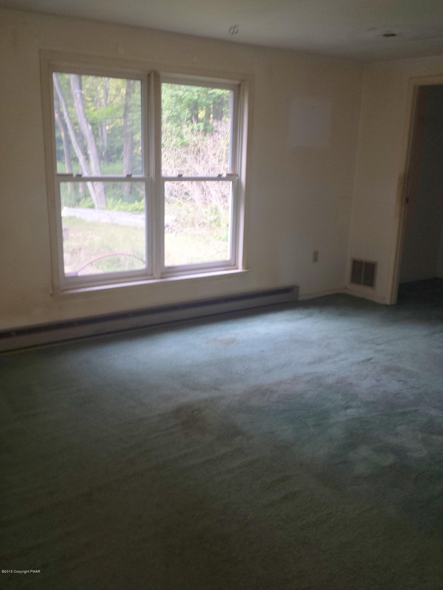 2 Pocono Heights Road Tobyhanna, PA 18466 - Photo 5 of 9 master bed