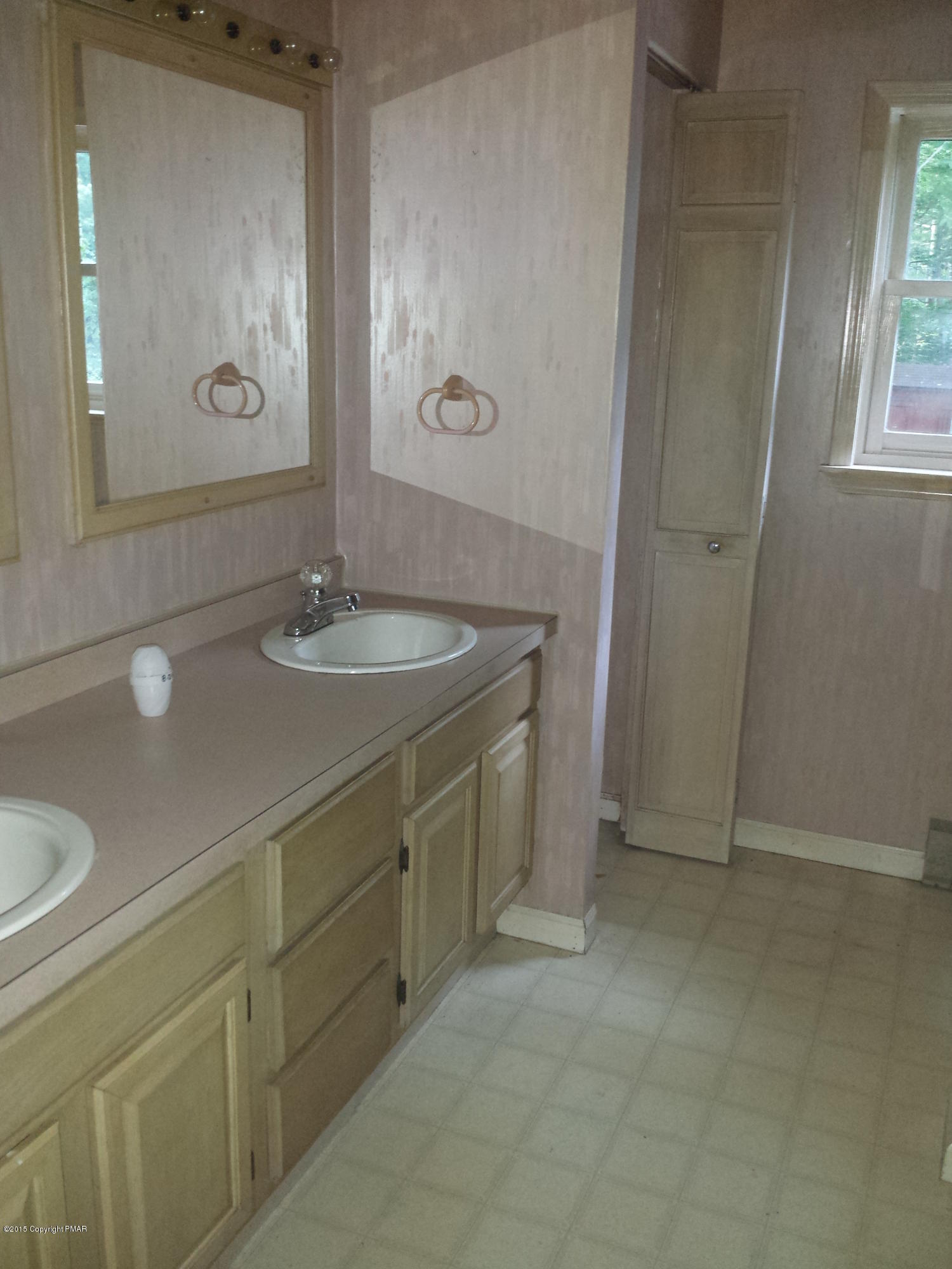 2 Pocono Heights Road Tobyhanna, PA 18466 - Photo 8 of 9 Hall Bathroom