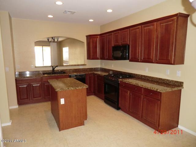858 East Riviera Place Chandler, AZ 85249 - Photo 2 of 7 Kitchen