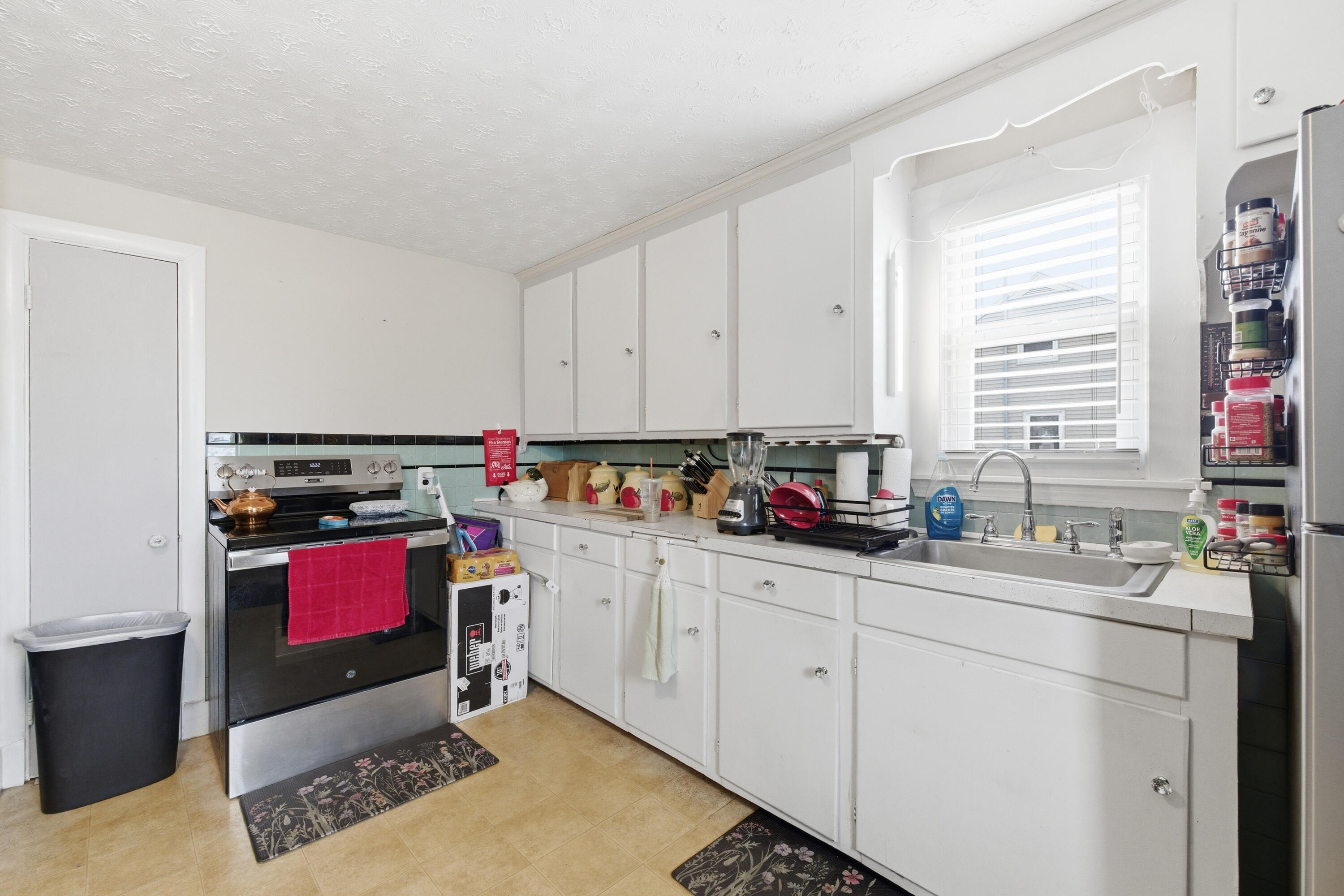 148 Prospect Street Biddeford, ME 04005 - Photo 7 of 23 3G0A8467