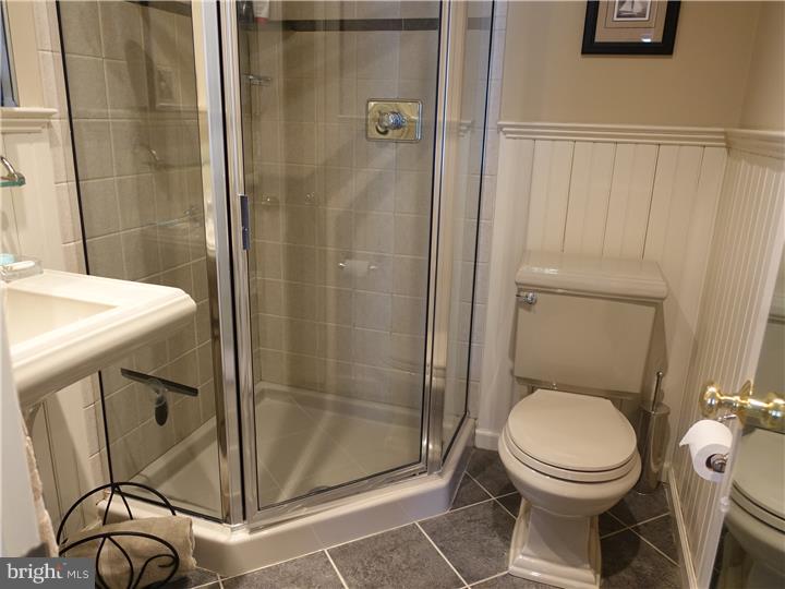 412 Kerr Lane Springfield, PA 19064 - Photo 14 of 22 Bathroom