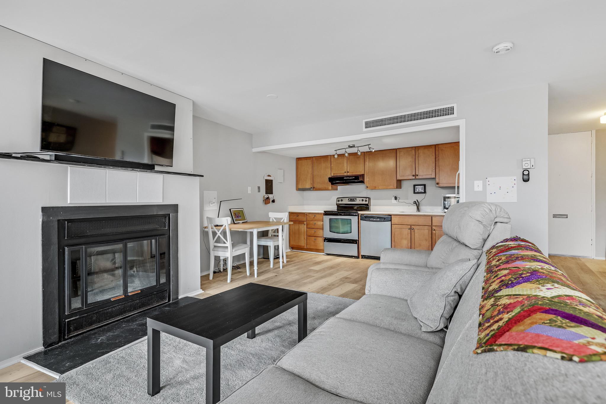 1648 Chimney House Road, Unit 1648 Reston, VA 20190 - Photo 14 of 42 Gallery Image 14