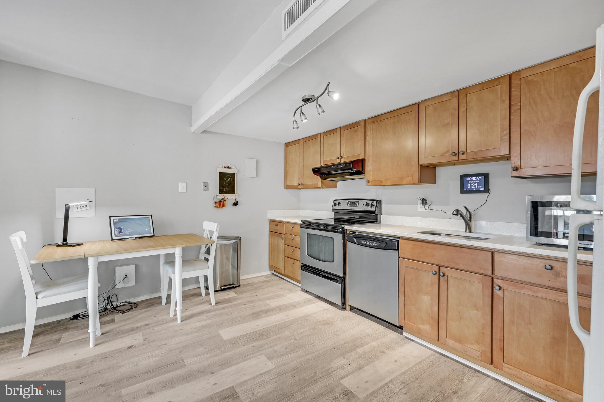 1648 Chimney House Road, Unit 1648 Reston, VA 20190 - Photo 16 of 42 Gallery Image 16