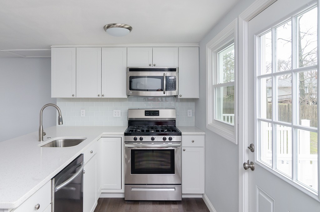 67-69 Rhodes Circle Hingham, MA 02043 - Photo 4 of 17 Gallery Image 4