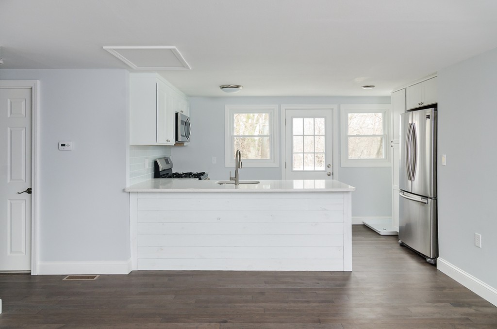 67-69 Rhodes Circle Hingham, MA 02043 - Photo 8 of 17 Gallery Image 8