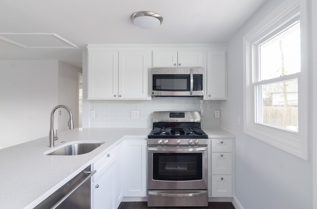 67-69 Rhodes Circle Hingham, MA 02043 - Photo 9 of 17 Gallery Image 9
