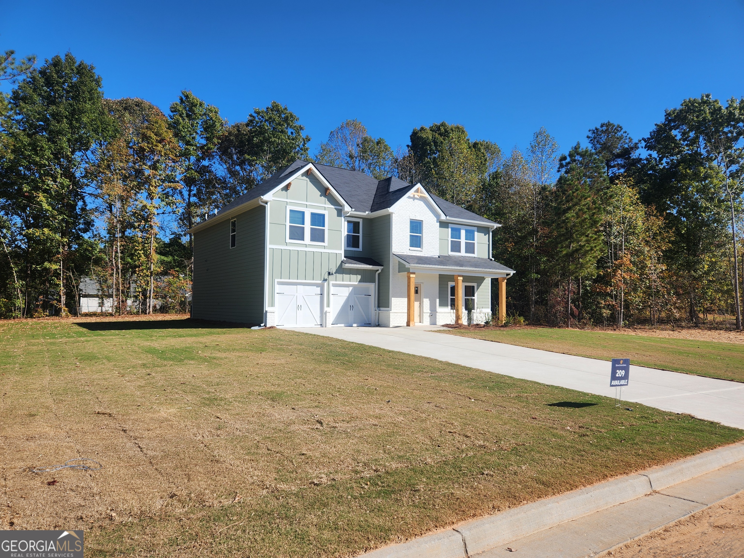 148 Post Oak Drive, Unit 139 Jackson, GA 30233 - Photo 4 of 24 a front view of a house with a yard