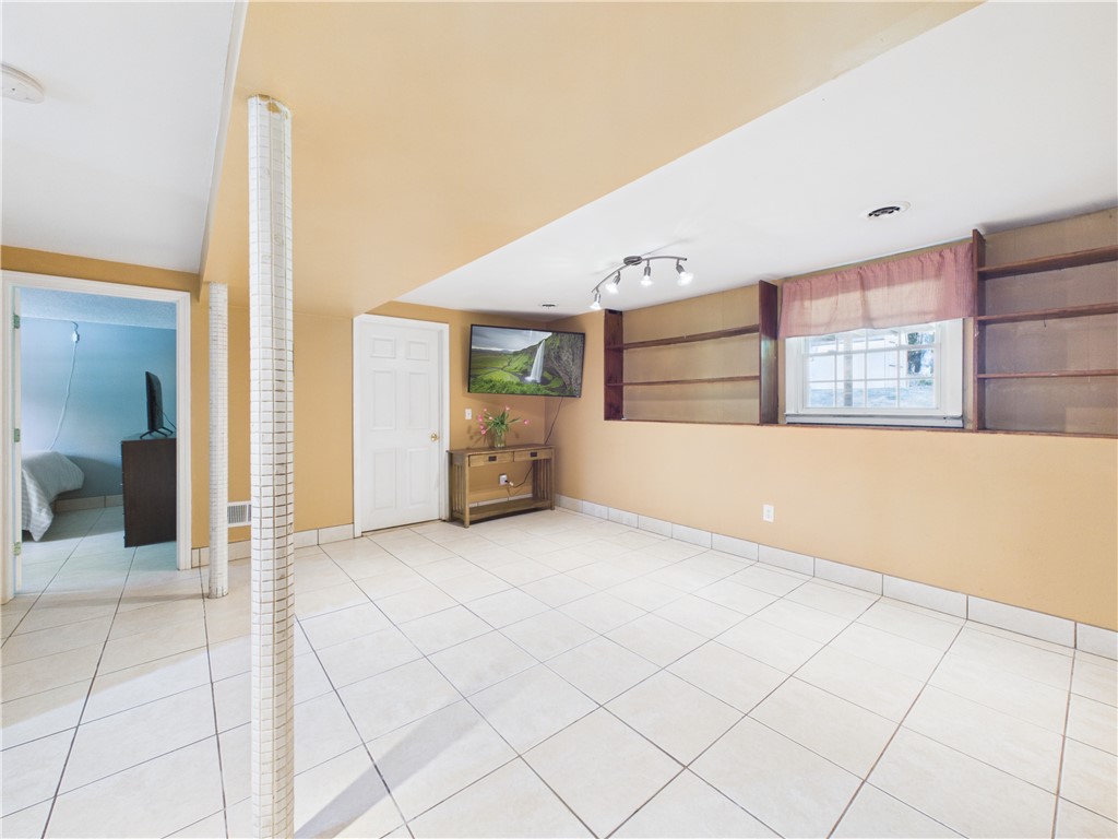 12 Elmonte Drive Coventry, RI 02816 - Photo 22 of 33