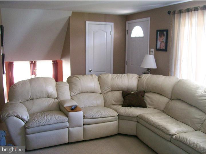 305 Rolling Creek Road Swarthmore, PA 19081 - Photo 9 of 25 Living Room