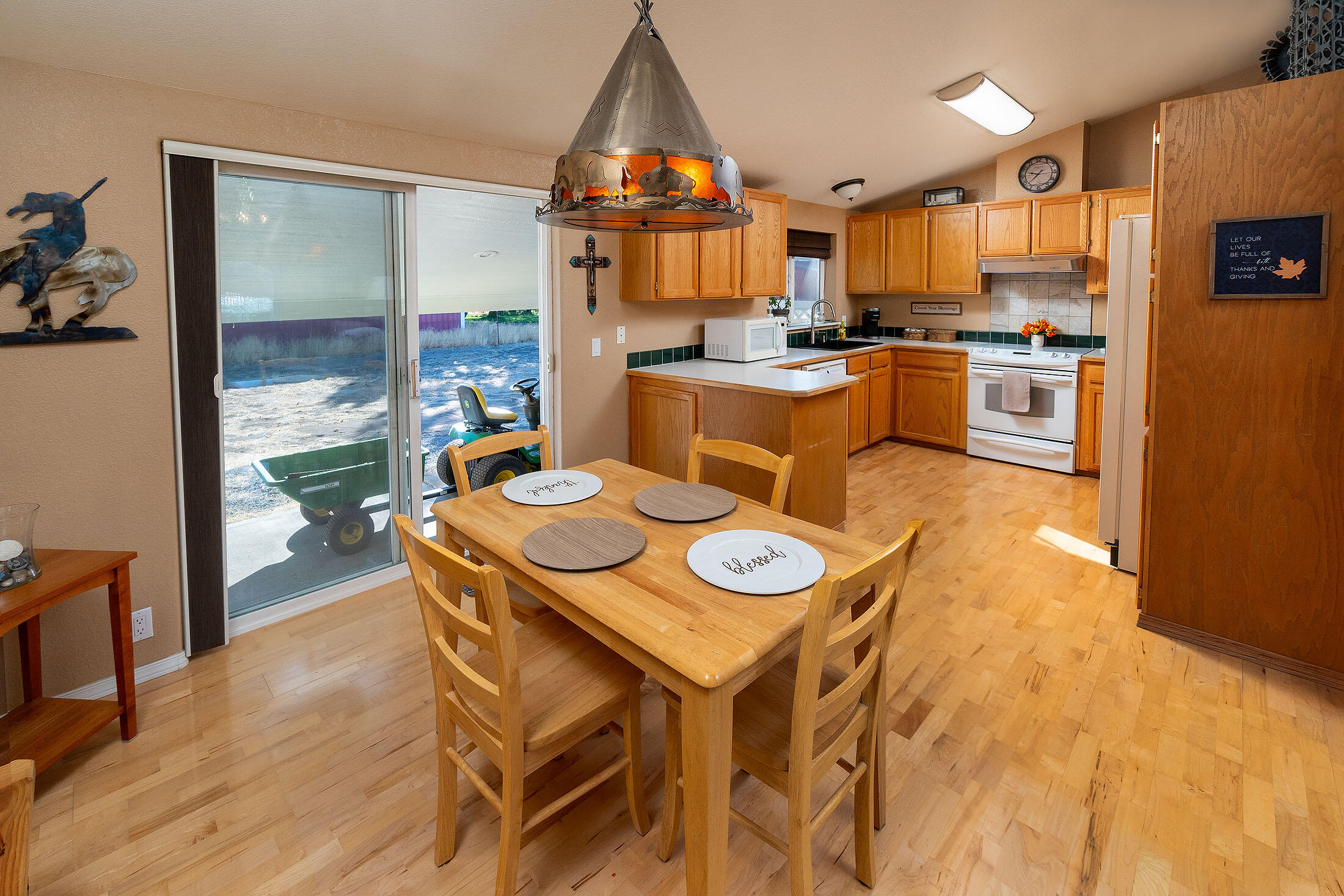 63350 Deschutes Market Road Bend, OR 97701 - Photo 4 of 27 Dining