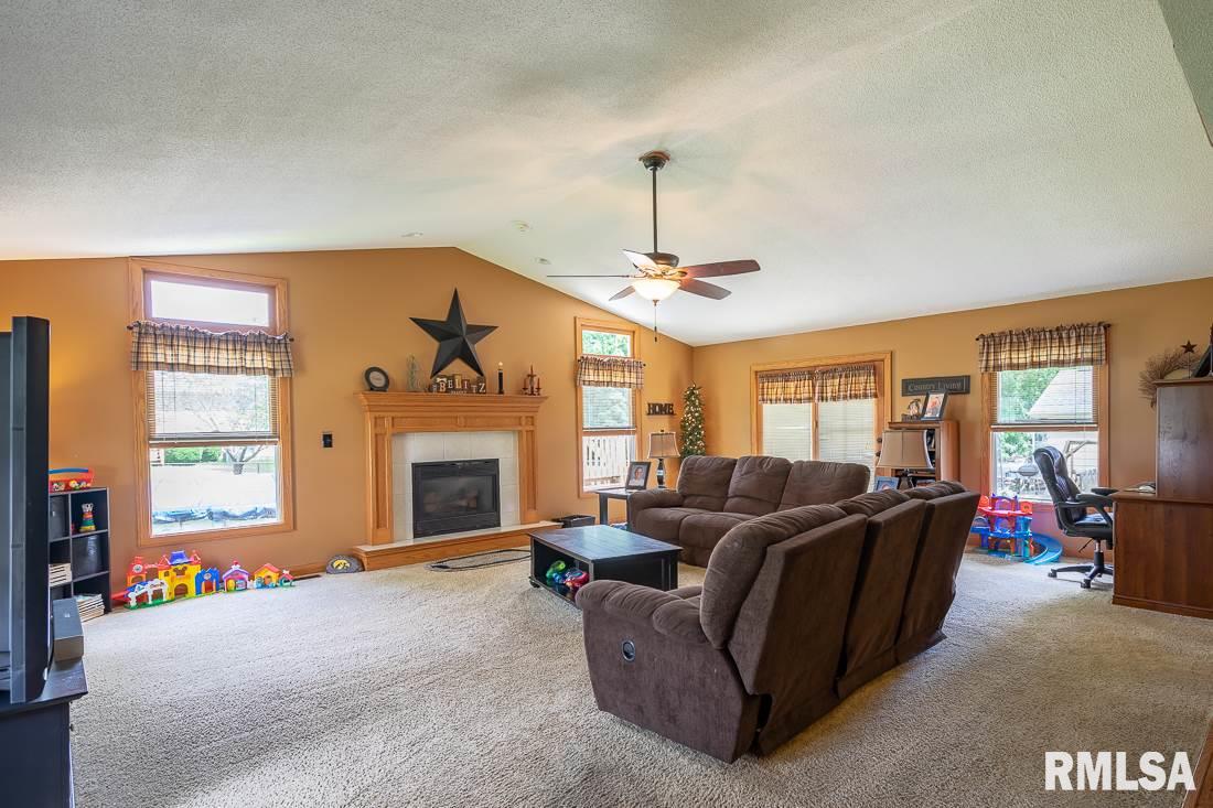 1613 Northwest 9th Street Clinton, IA 52732 - Photo 8 of 19 Gallery Image 8