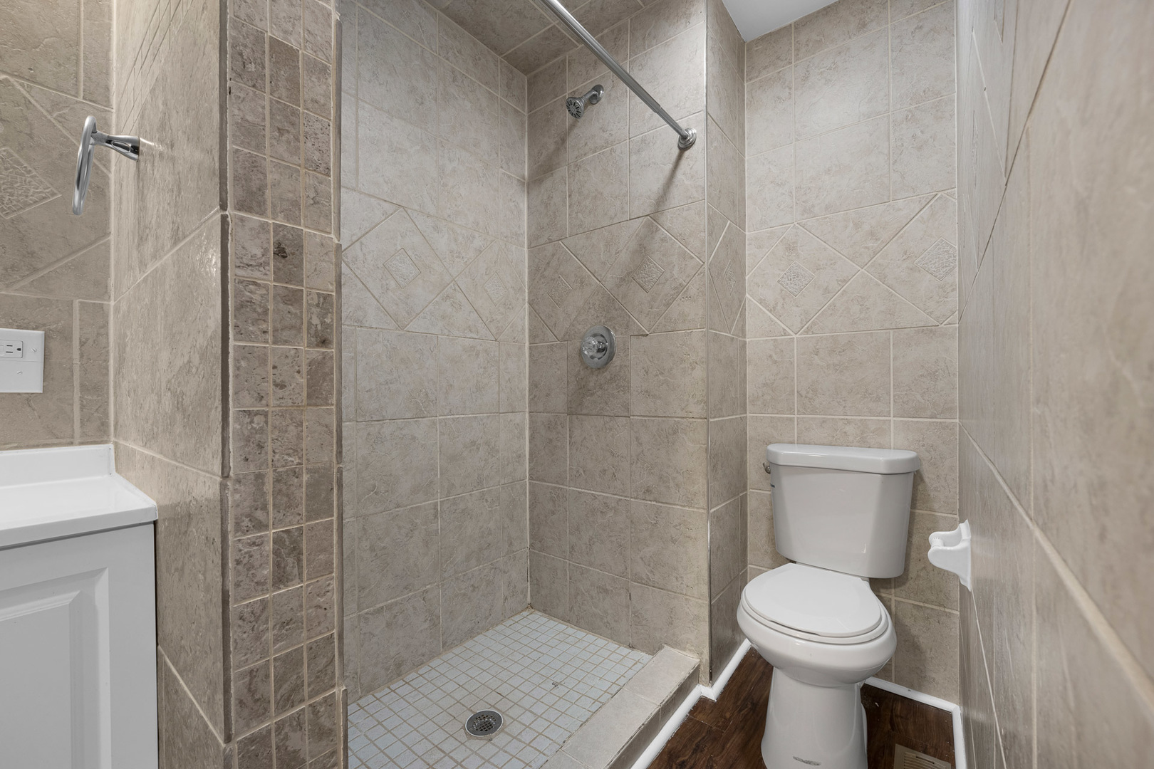 3497 Ronald Road Crete, IL 60417 - Photo 14 of 17 a bathroom with a toilet and a shower