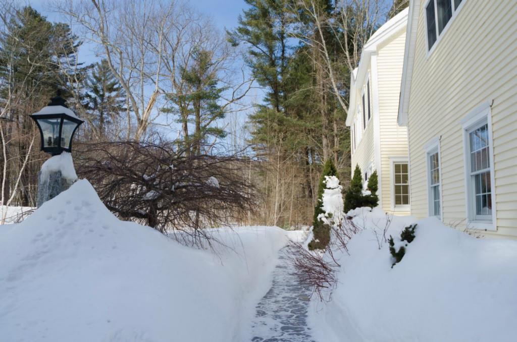 109 Foreside Road Cumberland Foreside, ME 04110 - Photo 2 of 19 Very well landscaped