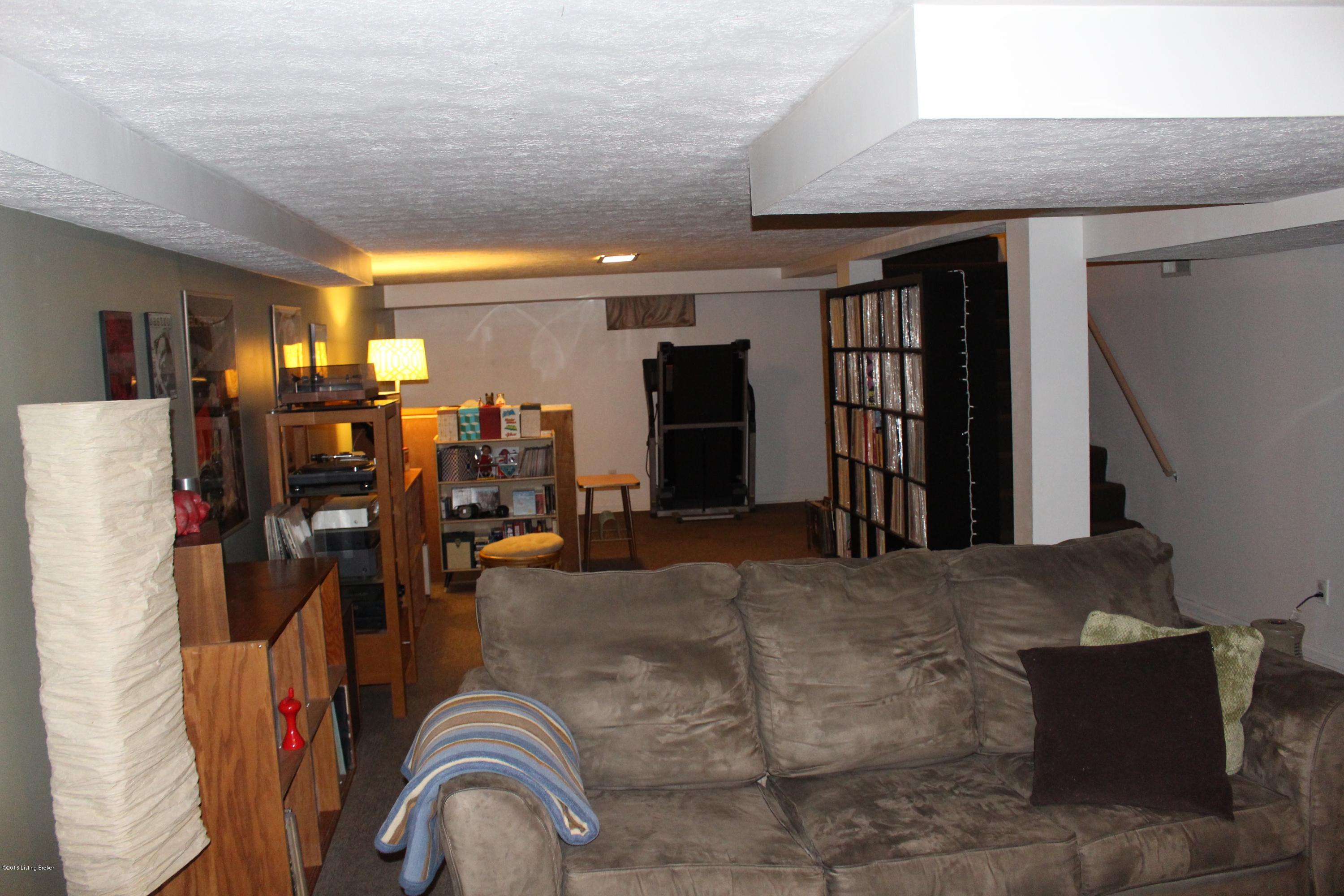 1617 Nightingale Road Louisville, KY 40213 - Photo 36 of 46 FamilyRm
