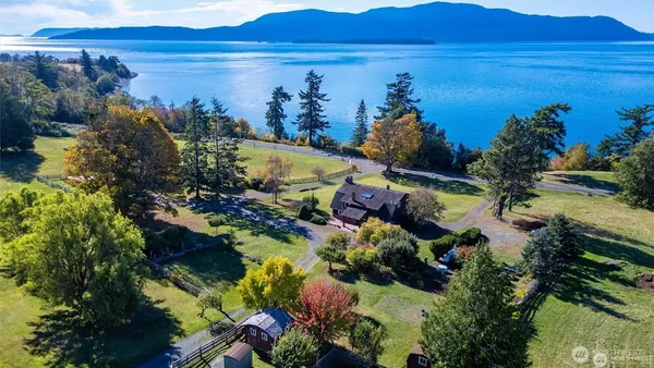 $2,400,000 | 2395 West Shore Drive, Lummi Island, WA 98262