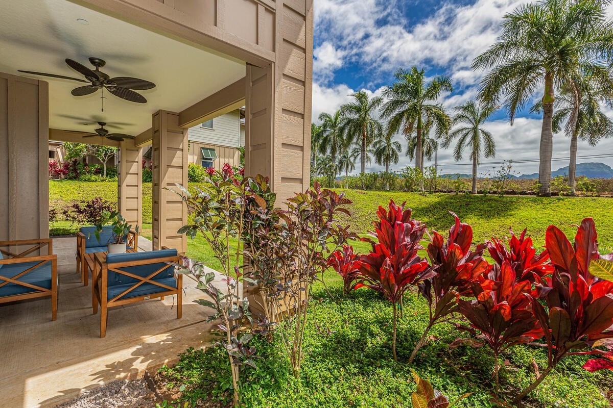 Beautifully landscaped grounds and lanai of 14F.