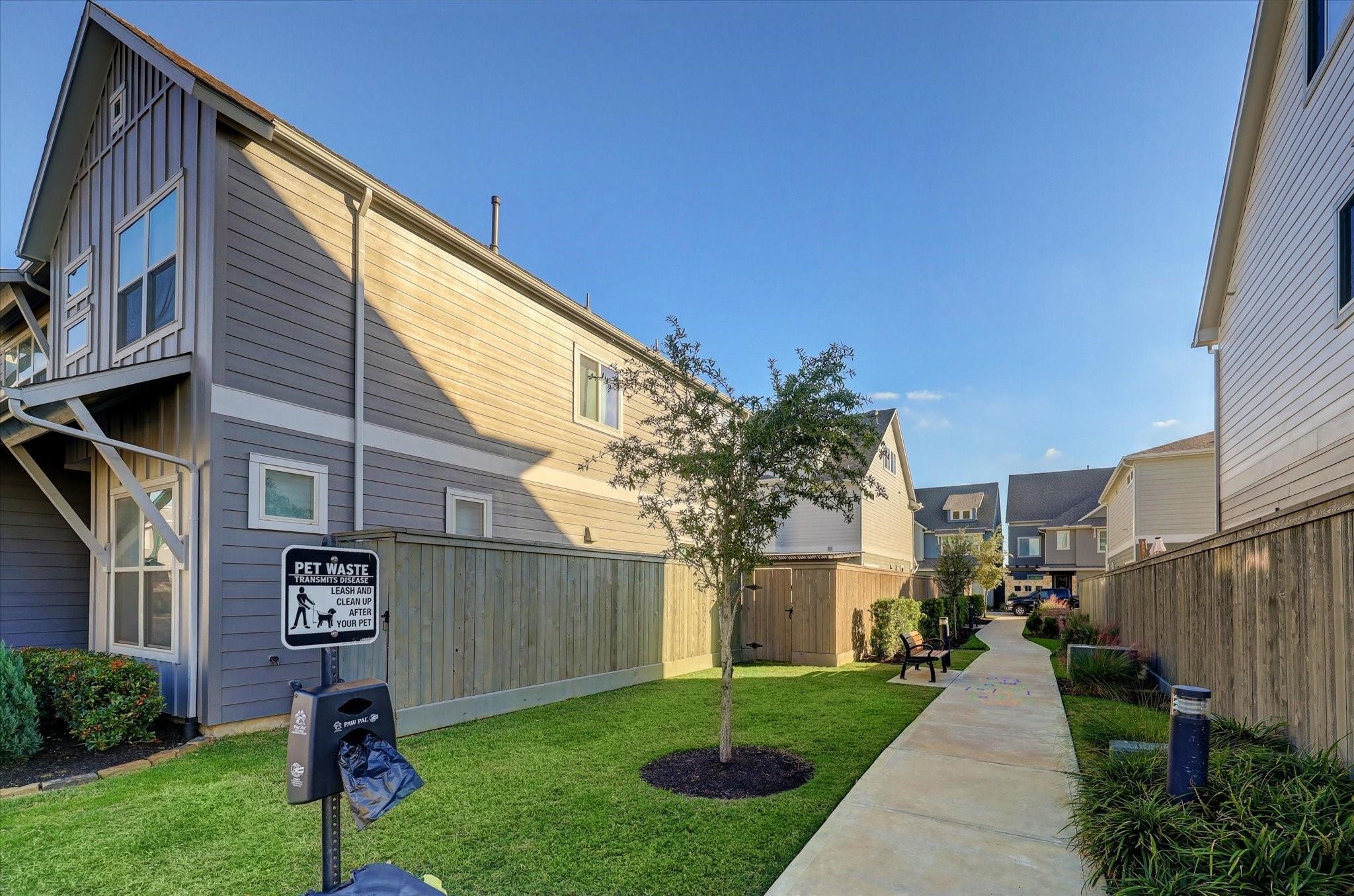 2512 Swang Pl. Houston, TX 77008 - Photo 41 of 46 The community also offers great space to walk your pet or enjoy leisurely strolls.