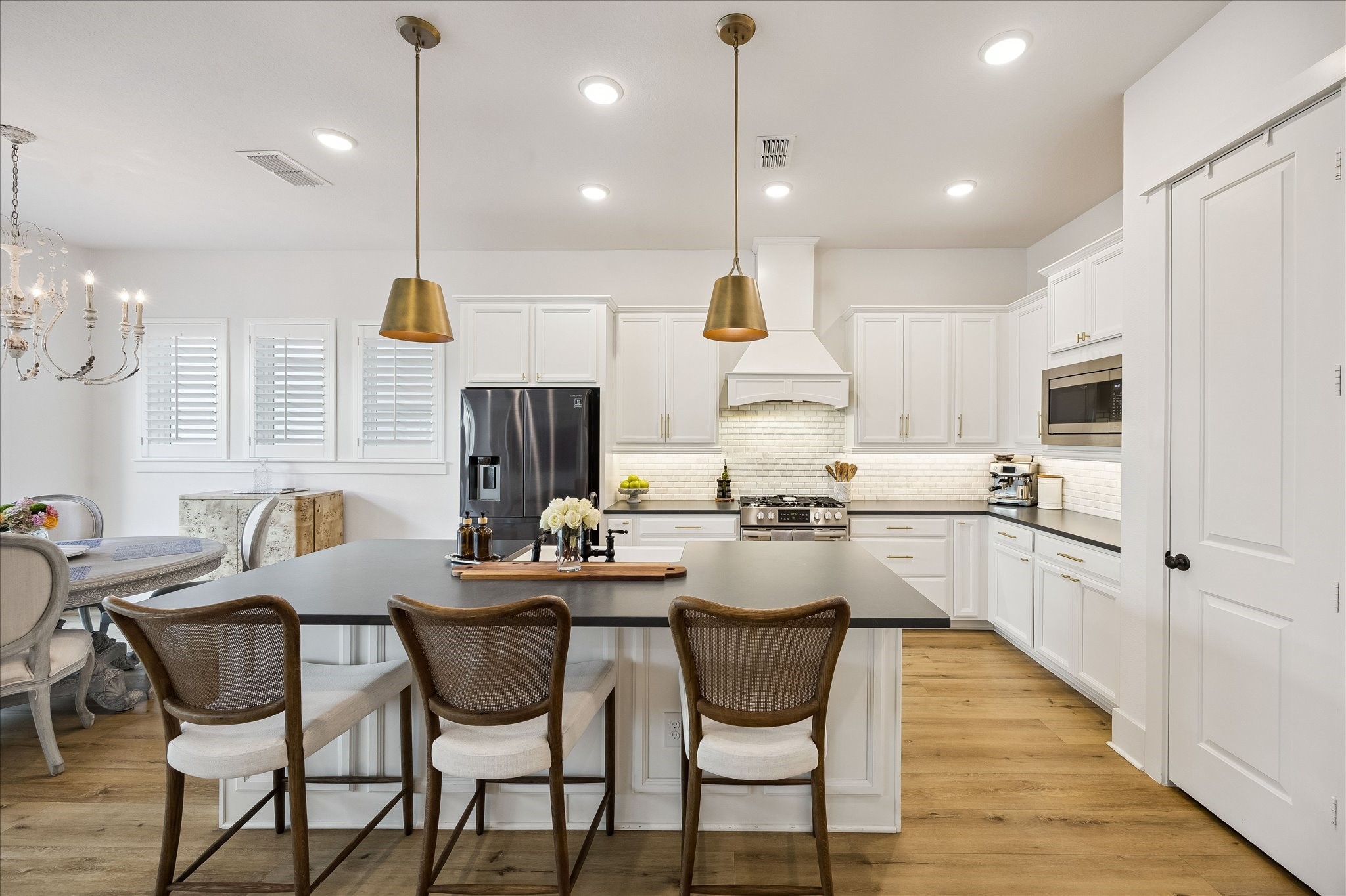 2512 Swang Pl. Houston, TX 77008 - Photo 9 of 46