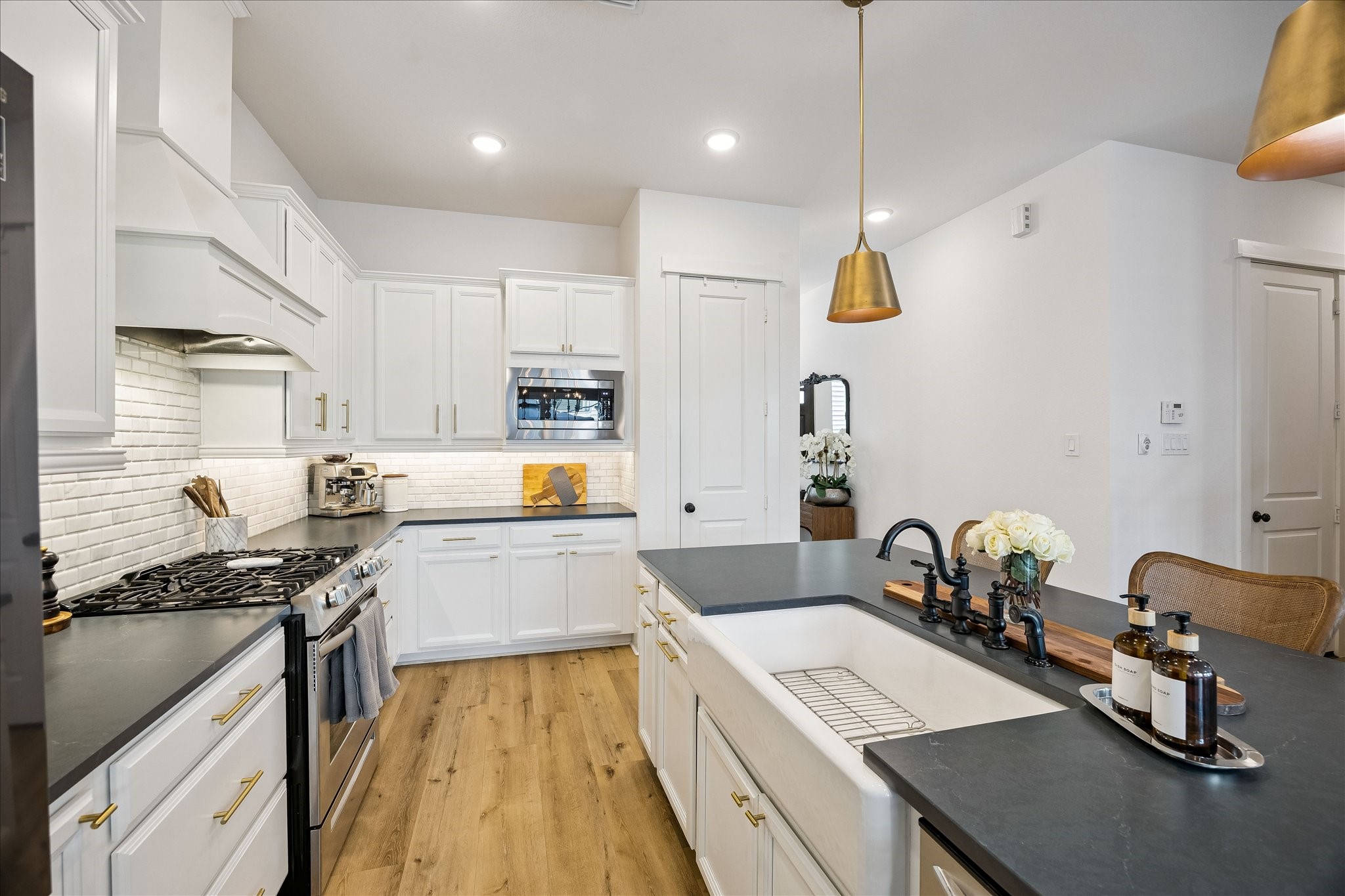 2512 Swang Pl. Houston, TX 77008 - Photo 10 of 46