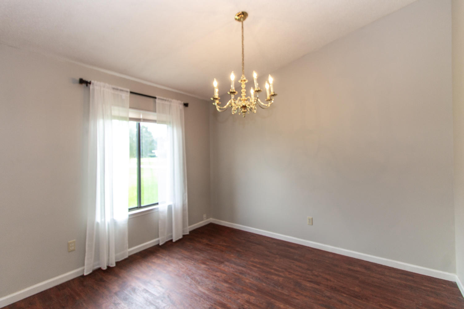 103 Tomahawk Drive Summerville, SC 29486 - Photo 4 of 18 IMG_2267