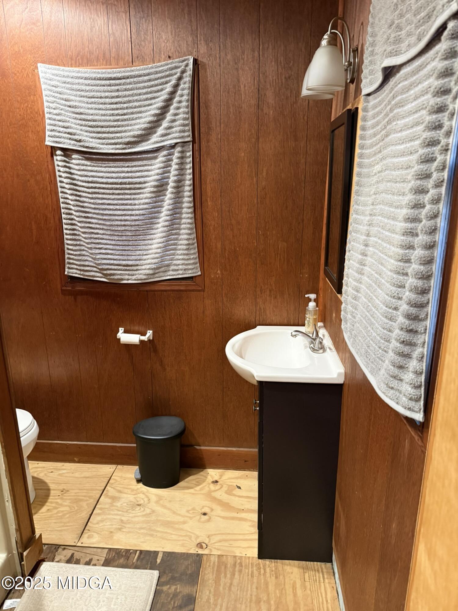 3020 Millerfield Road Macon, GA 31217 - Photo 15 of 20 a bathroom with a sink and mirror