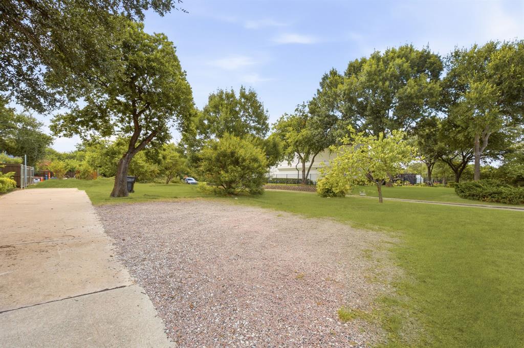 9780 North County Road Frisco, TX 75033 - Photo 35 of 37 side yard