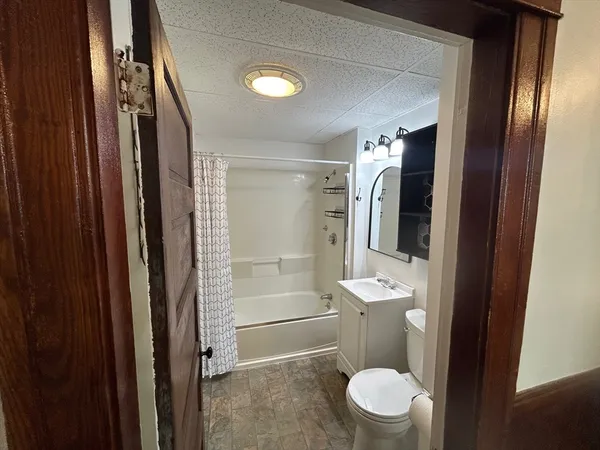 $2,350 | 31 Chrome Street, Unit 3, Worcester, MA 01604