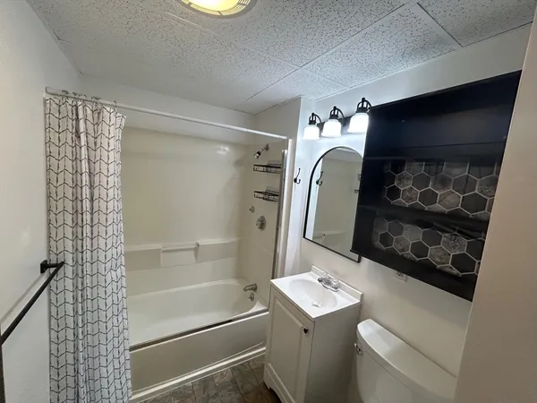 $2,350 | 31 Chrome Street, Unit 3, Worcester, MA 01604