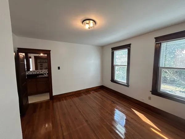 $2,350 | 31 Chrome Street, Unit 3, Worcester, MA 01604