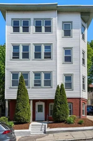 $2,350 | 31 Chrome Street, Unit 3, Worcester, MA 01604