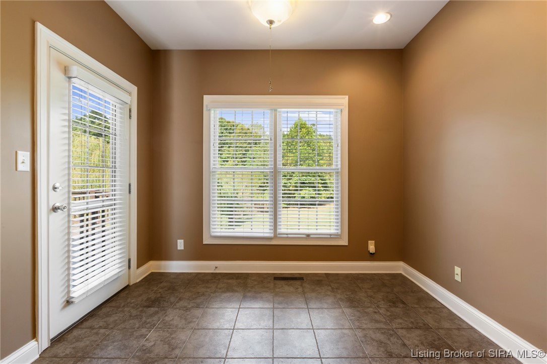 6201 Cherry Grove Court Georgetown, IN 47122 - Photo 19 of 87 Dining area