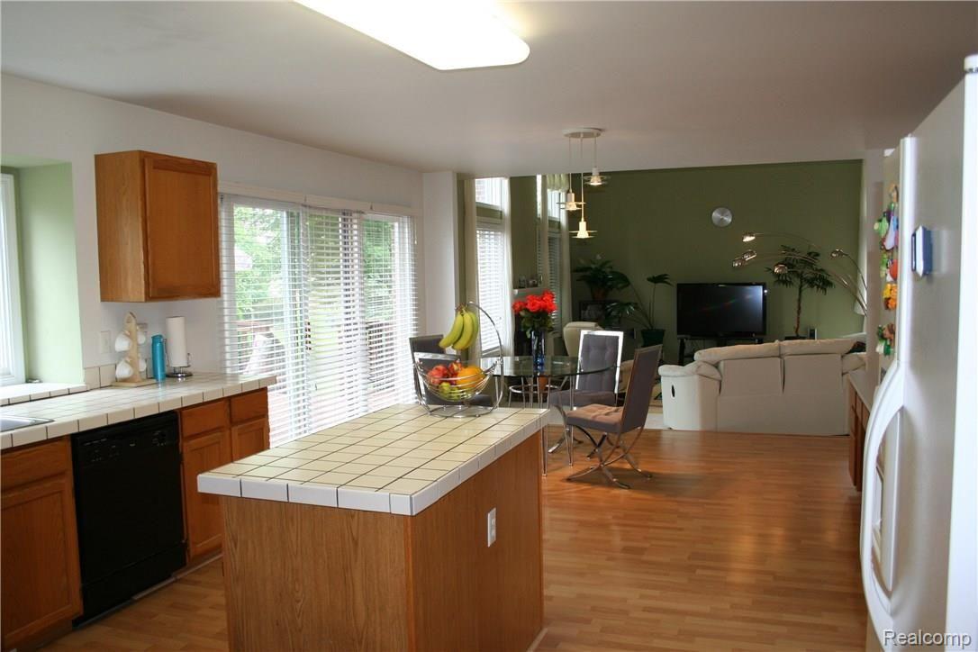45262 Lothrop Road Canton, MI 48188 - Photo 14 of 50 Kitchen with island!