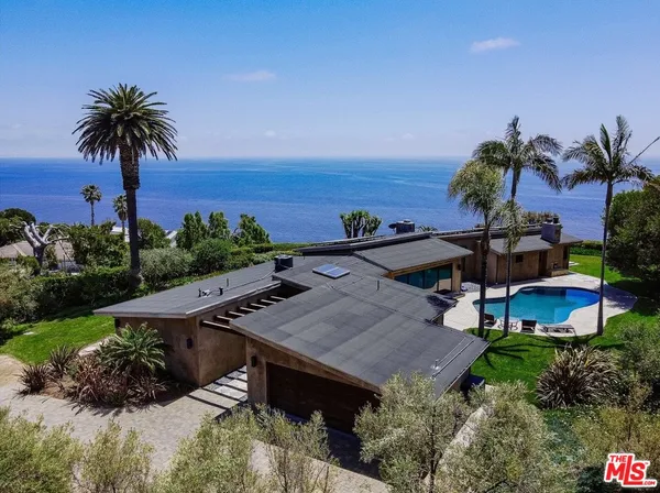 an aerial view of a house with outdoor space and lake view