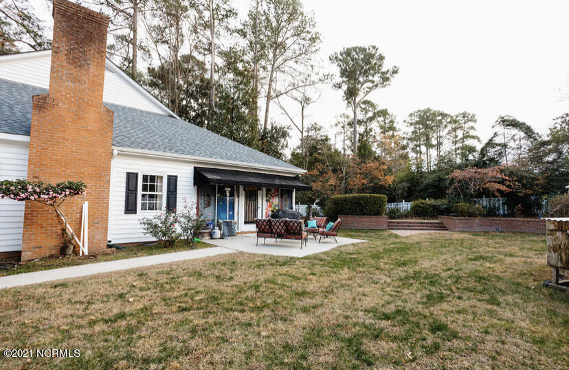 605 Raleigh Rd Parkway West Wilson, NC 27893 - Photo 23 of 28 Side yard