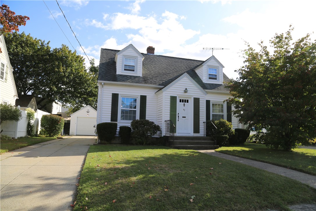 49 Scarborough Road Pawtucket, RI 02861 - Photo 2 of 21 Gallery Image 2