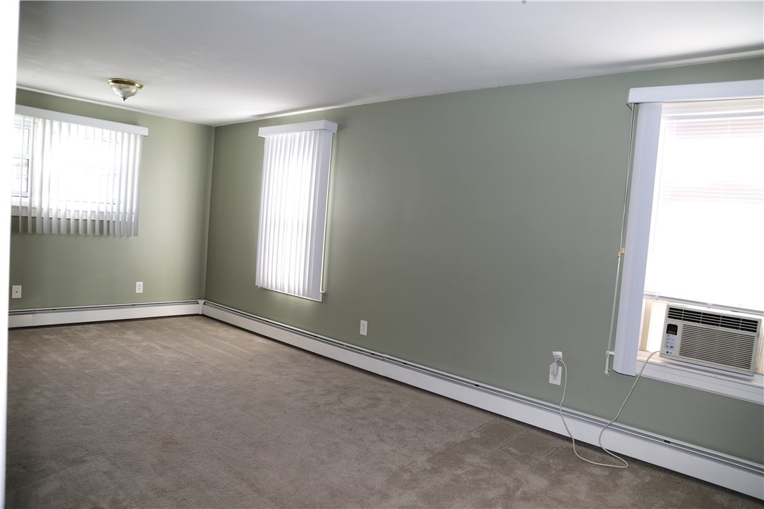 49 Scarborough Road Pawtucket, RI 02861 - Photo 4 of 21 Gallery Image 4