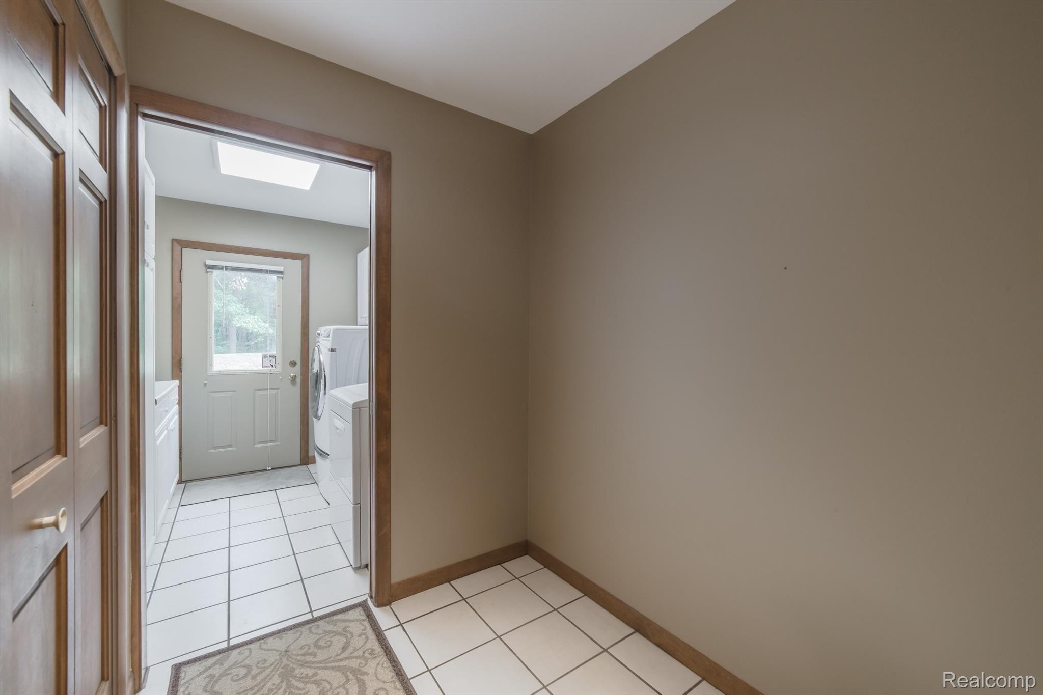 5690 Lost Lane Rochester, MI 48306 - Photo 17 of 99 5690 Lost Lane-24.jpg